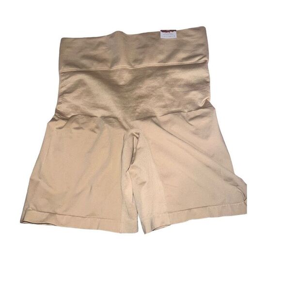 Cacique Other - The Slimmer High Waist Short Size 18/20
